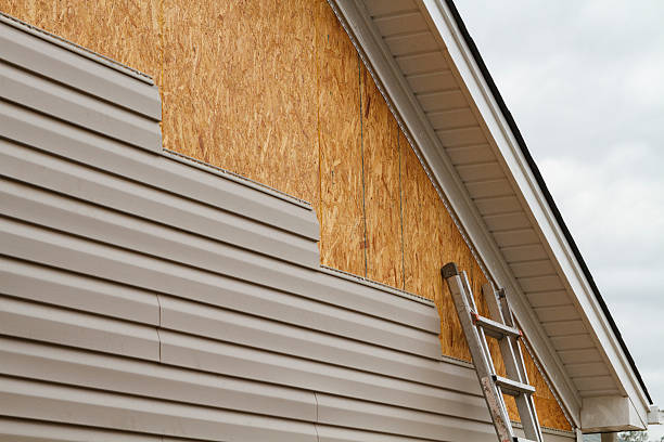 Professional Emergency Siding Repair technician working in Tarentum, PA